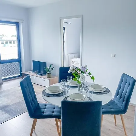 Side With A Balcony Апартаменти *